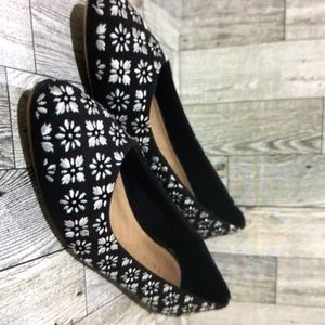 Kelly & Katie women’s decotis black embroidered floral flat slip on shoes